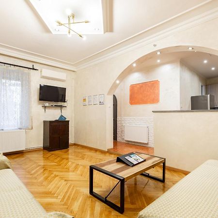 Mari&Emi Flat In Corvin Apartment Budapest Luaran gambar