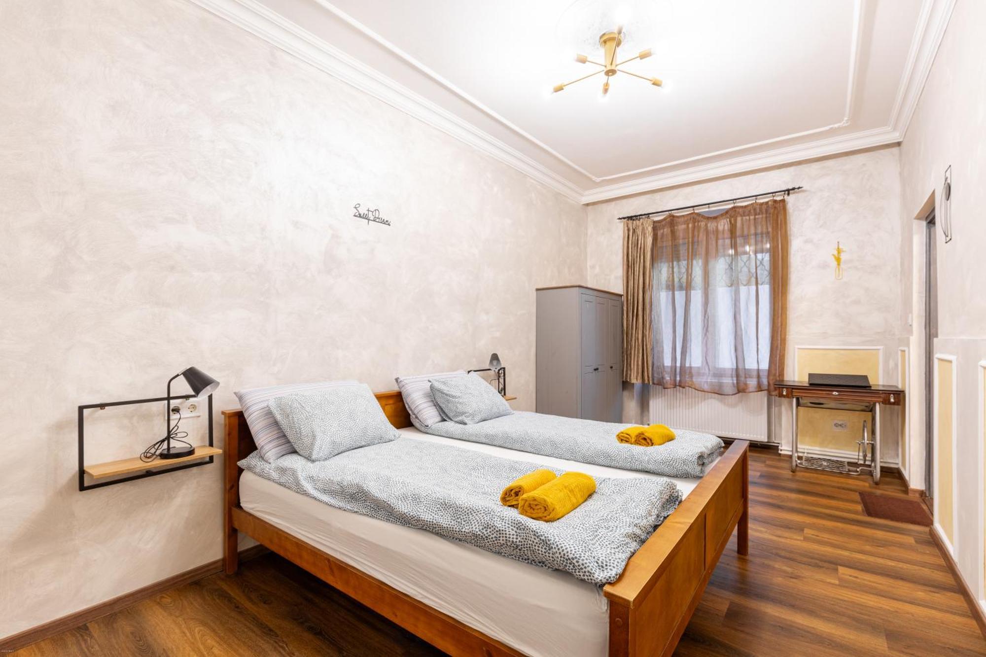 Mari&Emi Flat In Corvin Apartment Budapest Luaran gambar