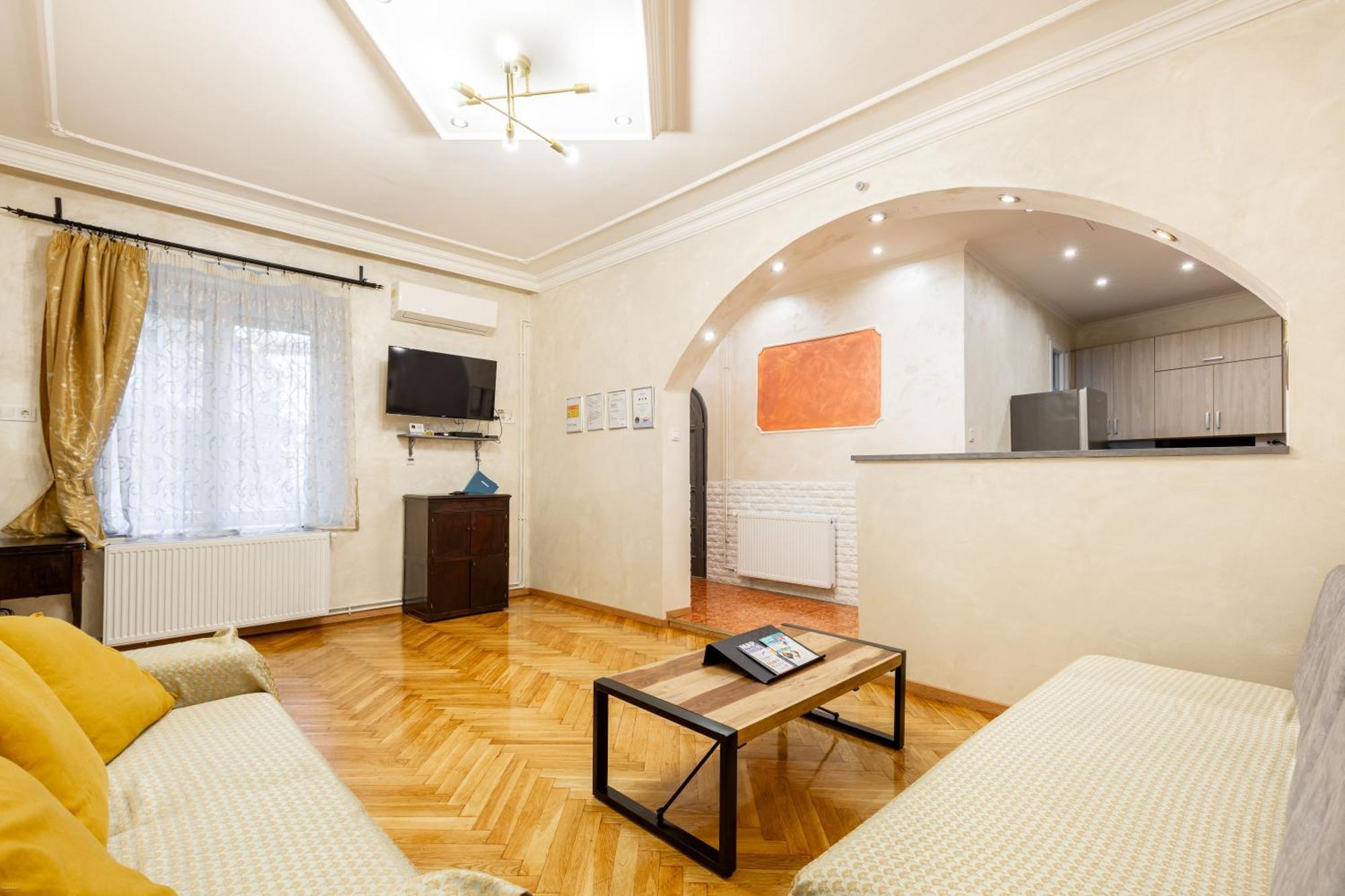 Mari&Emi Flat In Corvin Apartment Budapest Luaran gambar