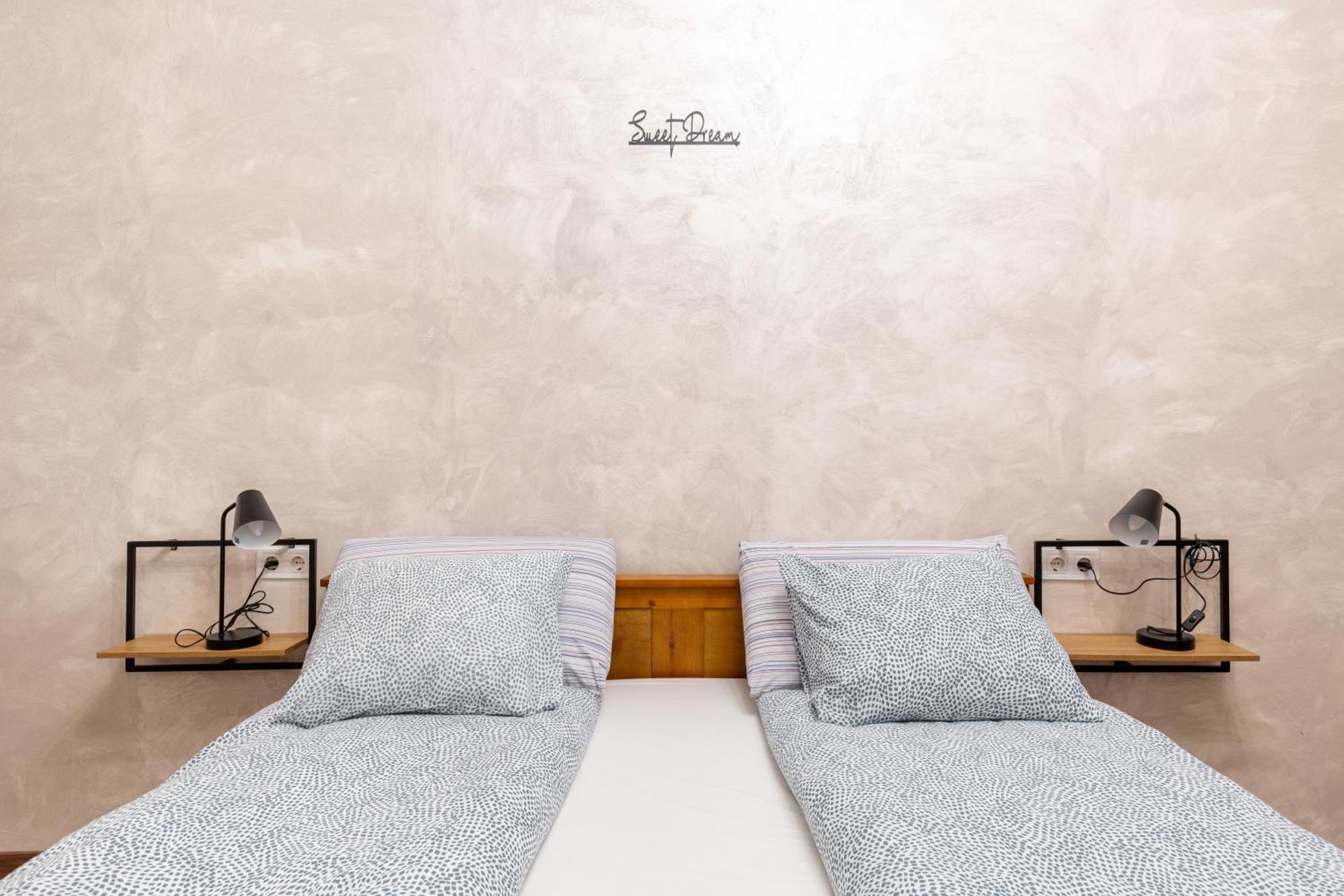 Mari&Emi Flat In Corvin Apartment Budapest Luaran gambar