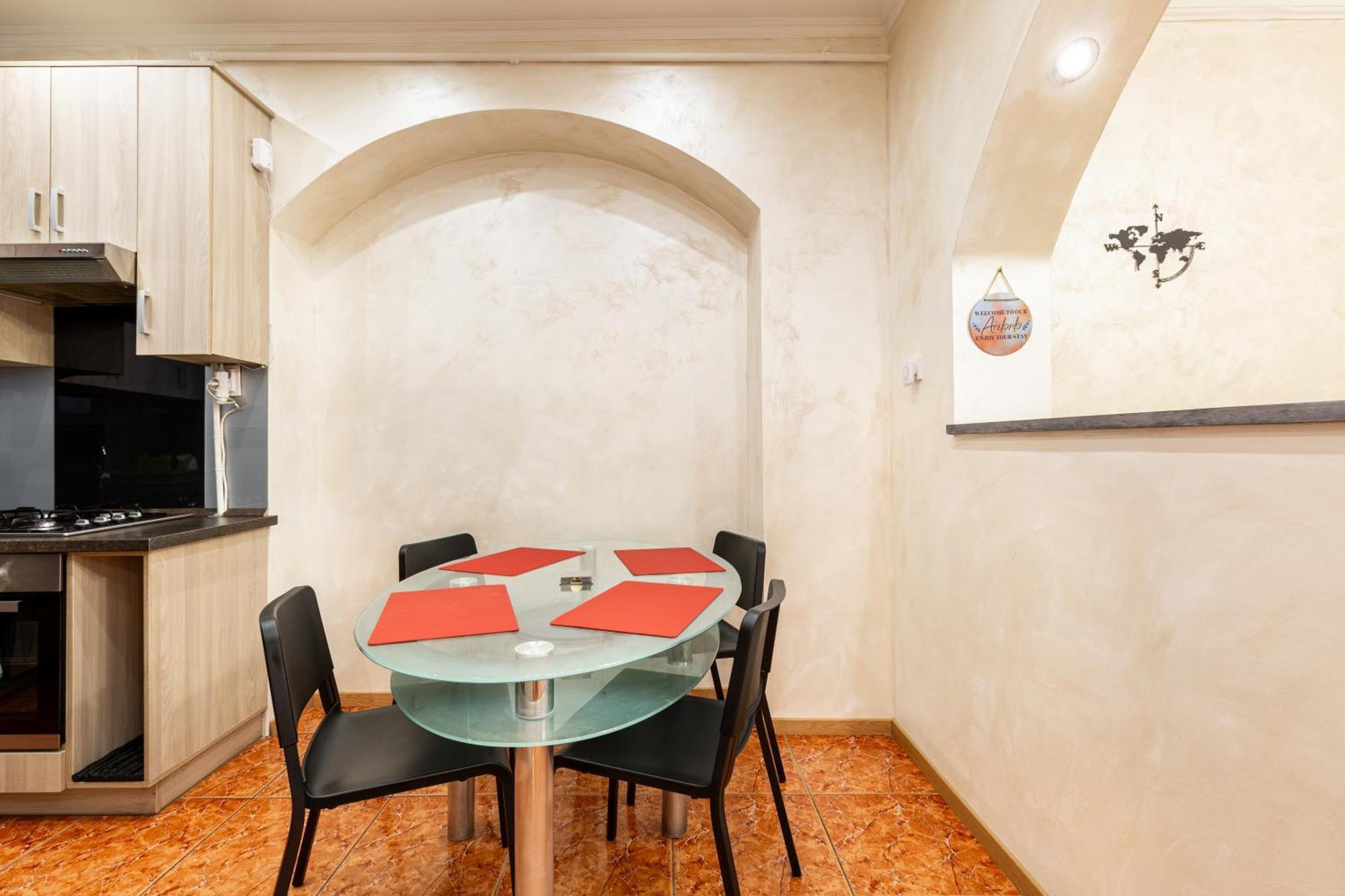 Mari&Emi Flat In Corvin Apartment Budapest Luaran gambar