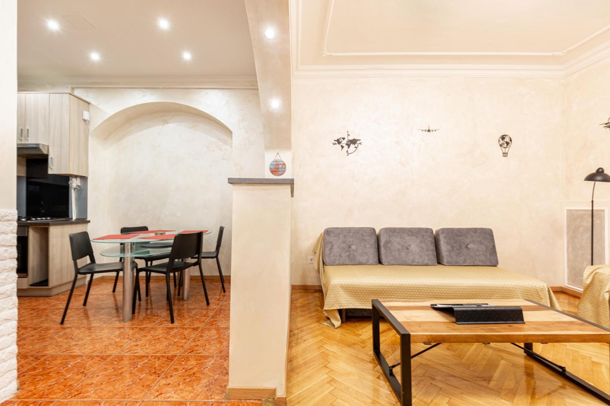 Mari&Emi Flat In Corvin Apartment Budapest Luaran gambar